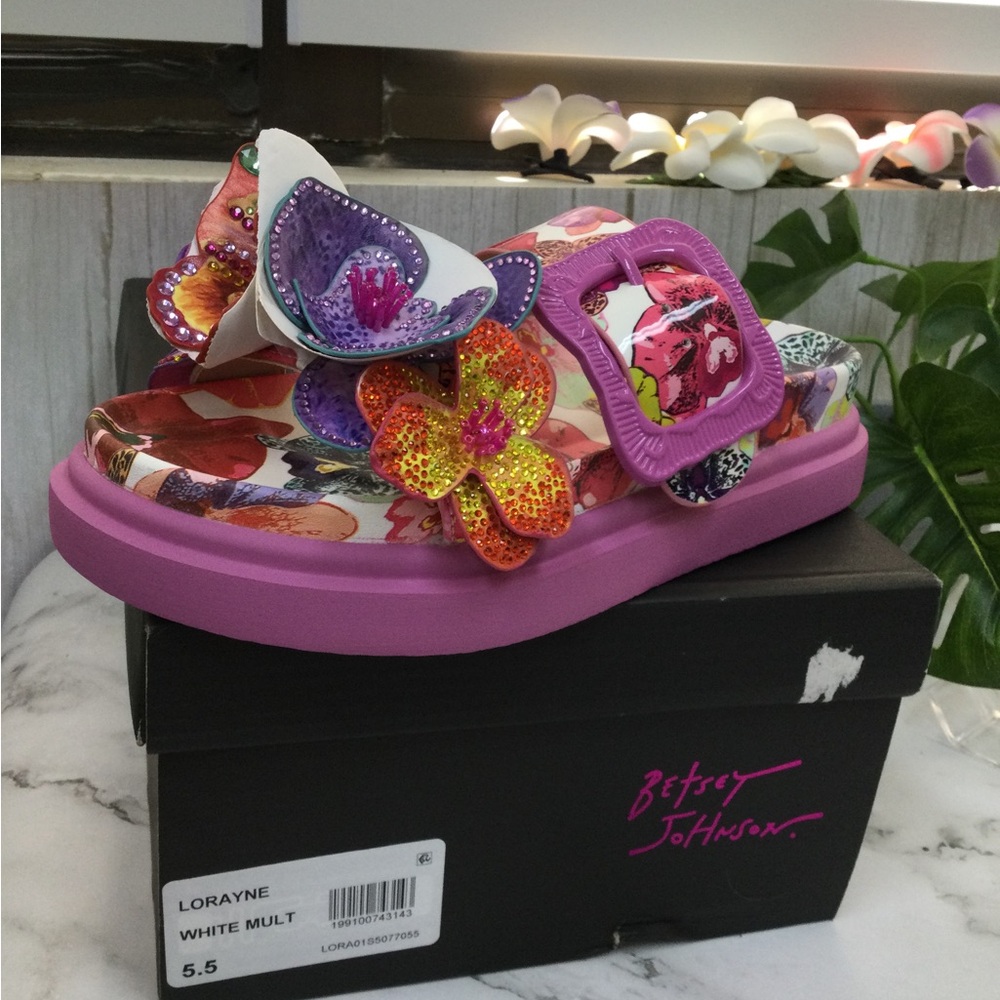 NWOT Betsey Johnson Lorayne Butterfly Slide Sandals